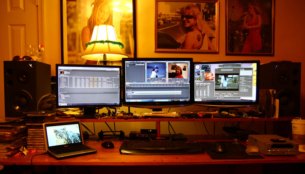 Wallpaper Multi Display Untuk Seorang Video Editor